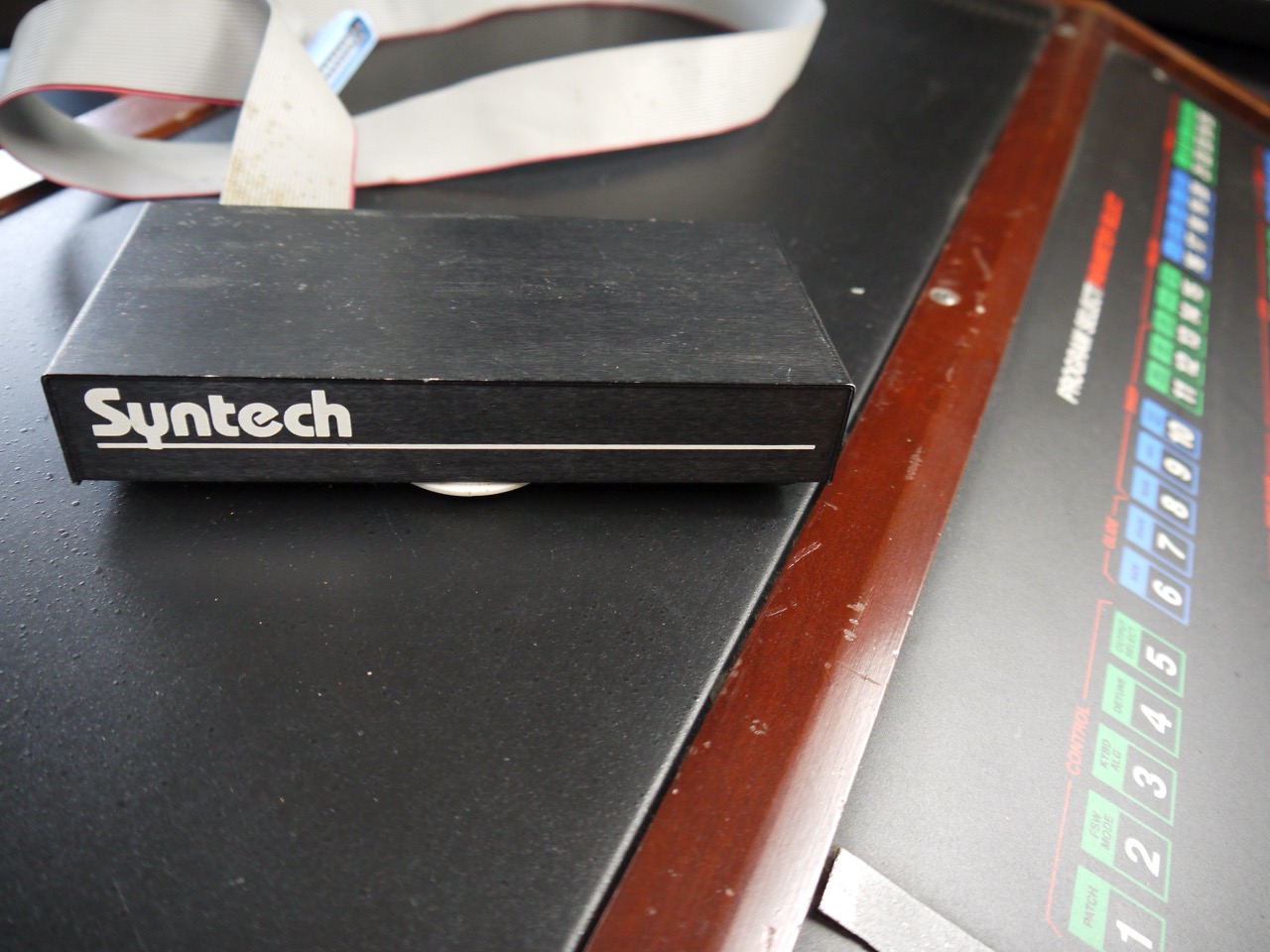 Eine MIDI-Interface für den Rhodes Chroma gab es u.a. von Syntech.