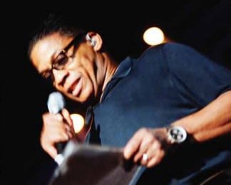Keyboarder Herbie Hancock auf der Bühne