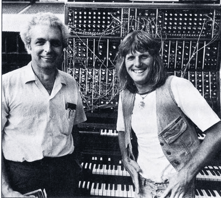 Bob Moog und Keith Emerson vor Keiths Monster-Moog-Modular:<br /><br /> „Der gefährlichste Synth der Welt“ — Mitte der 70er.