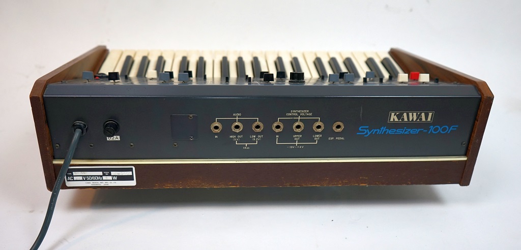 Kawai 100 F Rückseite