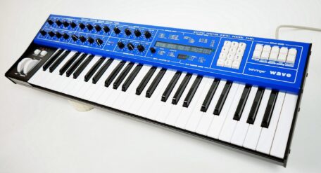 Behringer Wave Wavetable Synthesizer slant