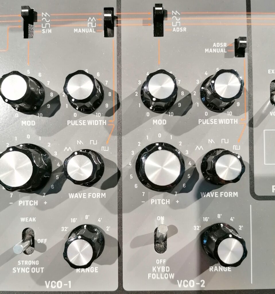 Typische Bedienelemente Synthesizer