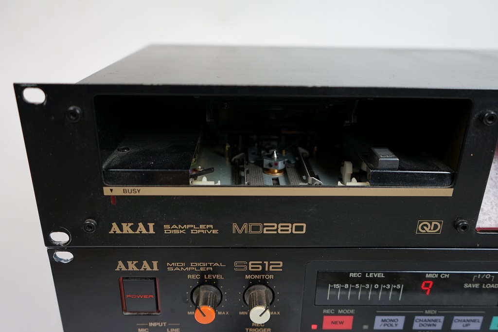 Akai S612 mit MD280