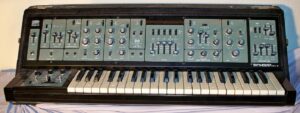Roland SH-5 Front