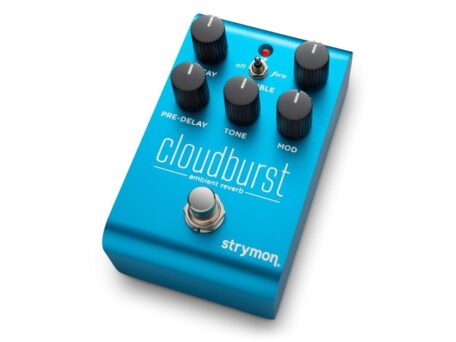Seitenprofil des Cloudburst, das die robuste Bauweise und das schlanke Design des Effektpedals zeigt, ideal für den Einsatz auf engen Pedalboards. Kopieren Regenerieren
