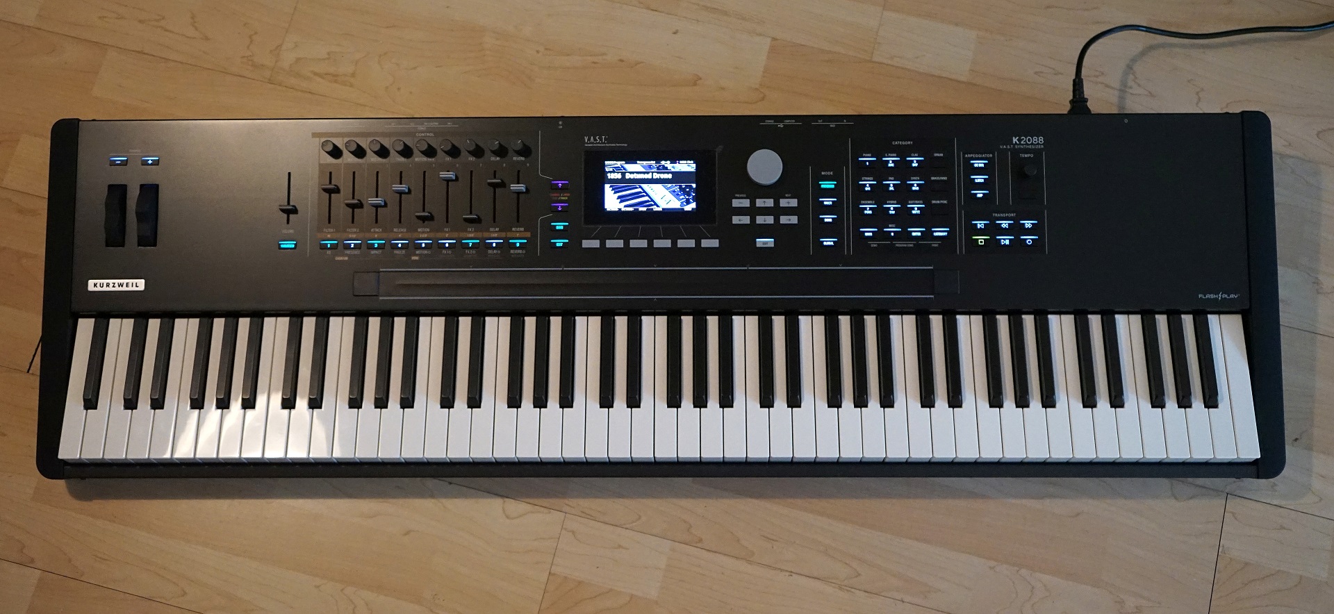 Kurzweil K2088 Keyboard Synthesizer front