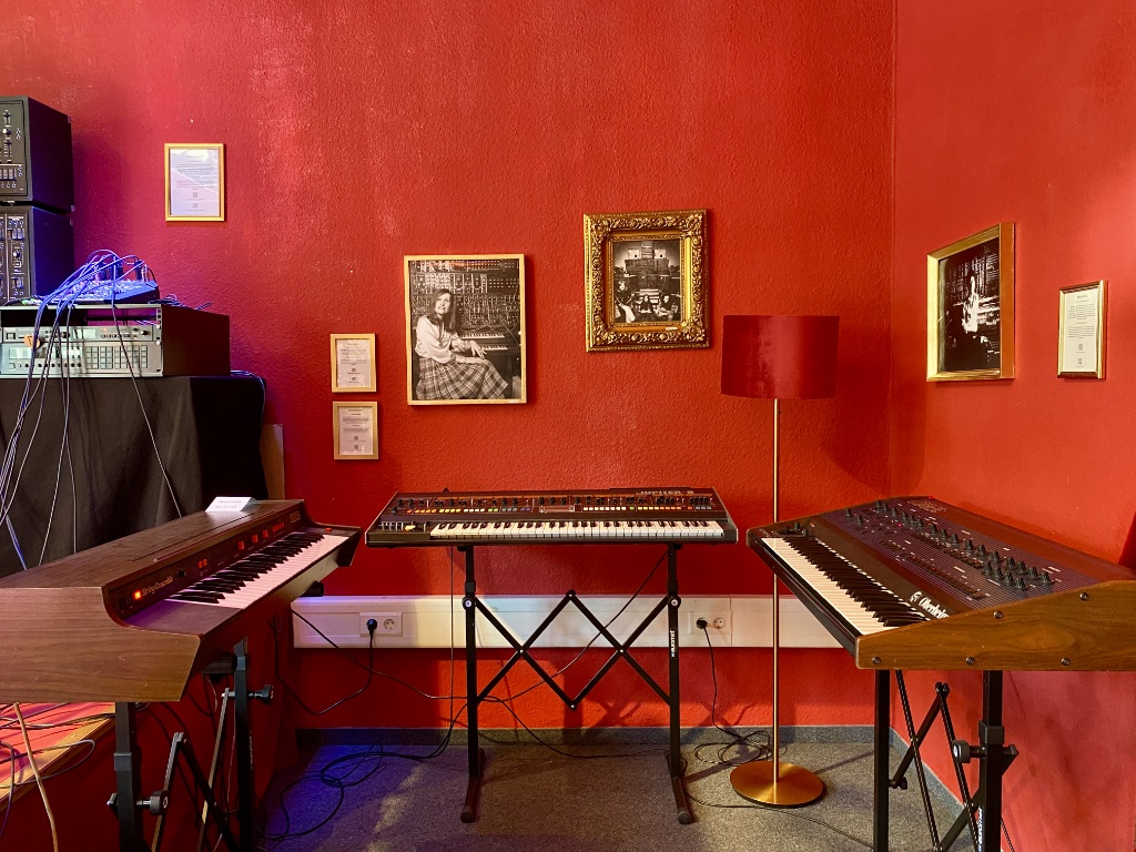 Synthesizer Museum Berlin zimmer