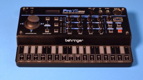 Behringer Pro VS Mini Synthesizer