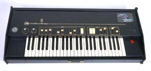 Analoger Vintage String Synthesizer mit Vocoder