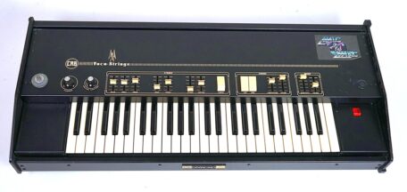 Analoger Vintage String Synthesizer mit Vocoder