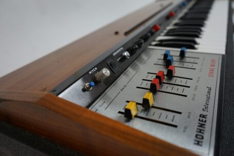 Logan Hohner String Melody String-Synthesizer Analog Synthesizer