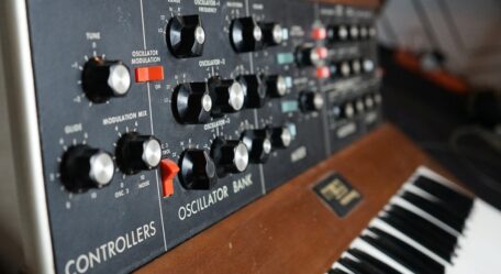 10 Tracks mit dem Moog Minimoog analogen Synthesizer