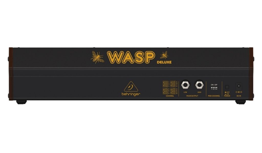 Rückseitig zeigt sich der Wasp Deluxe anschlussfreudig: MIDI In/Thru, USB-MIDI, Audio-In, getrennte Oszillator-Ausgänge sowie 3,5 mm- und 6,3 mm-Klinken-Outs machen das kompakte Desktop-Modul vielseitig integrierb