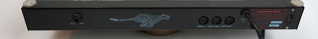 Rückwärtige Anschlüsse des analogen Synthesizer Cheetah MS 6