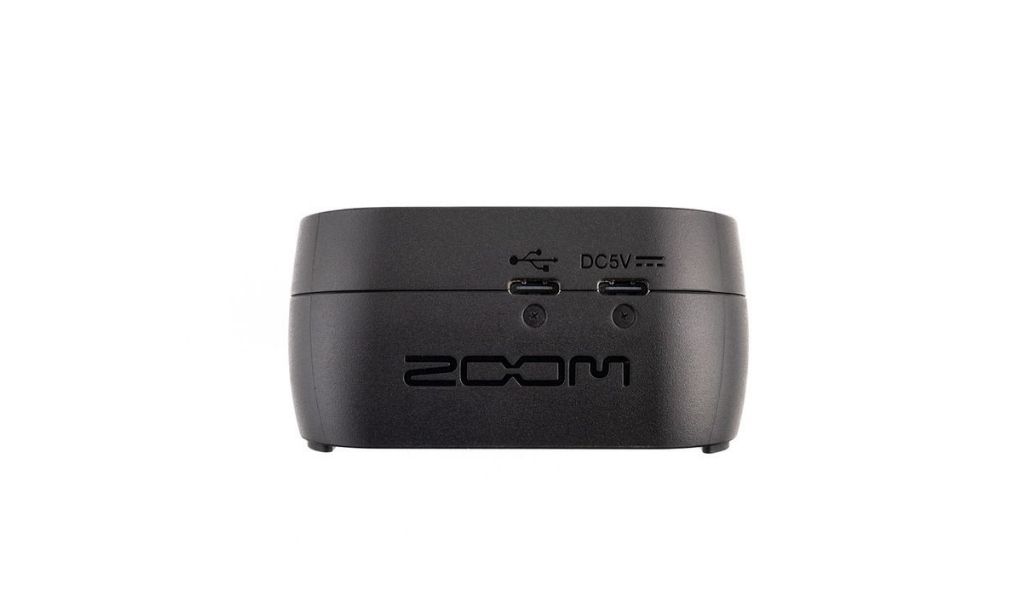 Auf der Rückseite liegen die USB-C-Anschlüsse für Interface-Betrieb und Stromversorgung, sodass der Recorder auch dauerhaft an PC oder Powerbank betrieben werden kann.