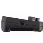 Linke Gehäuseseite mit dem USB-A-Eingang für das erste Mikrofon – einer der großen Vorteile des PodTrak P2 für Duo-Podcasts.