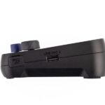 Rechte Gehäuseseite des Zoom PodTrak P2 mit USB-A-Port für das zweite Mikrofon sowie dem microSD-Kartenslot für die Direktaufnahme.