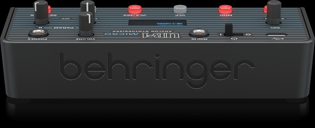 Behringer UB1 Rückseite mit Anschlüsse und Logo