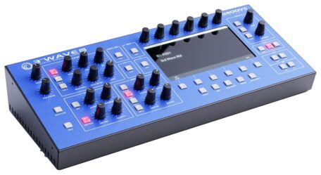 Kompakter Desktop-Synth mit intuitiver Bedienoberfläche, hochwertiger Verarbeitung und eigenständigem Look – der 3rd Wave 8M im Studioeinsatz.