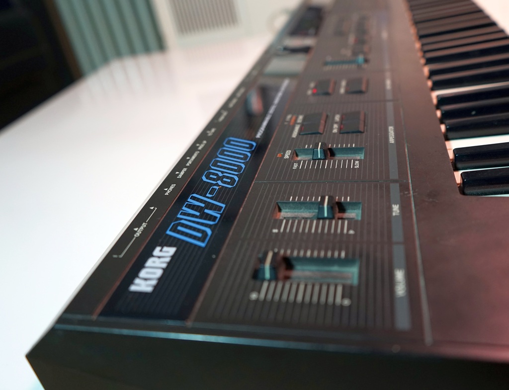 Korg DW 8000 Links Synthesizer
