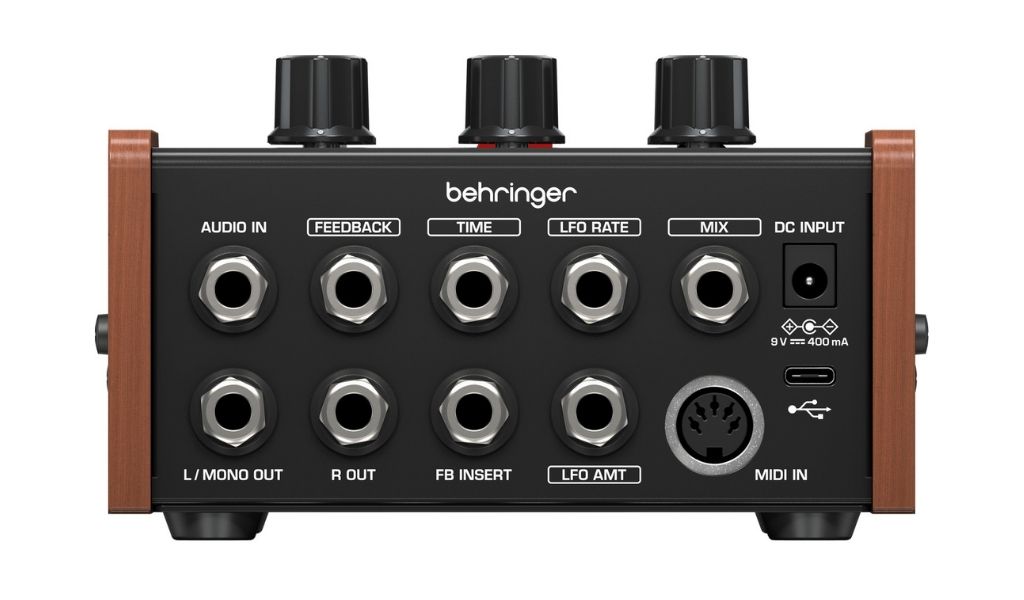 Rückansicht der Behringer BM-18M Cluster Box mit Audio In, Stereo-Ausgängen, Feedback-Insert, umfangreichen CV-Eingängen, MIDI In, USB und Netzteilanschluss – ausgelegt für tiefe Integration in Synth- und Modular-Setups.