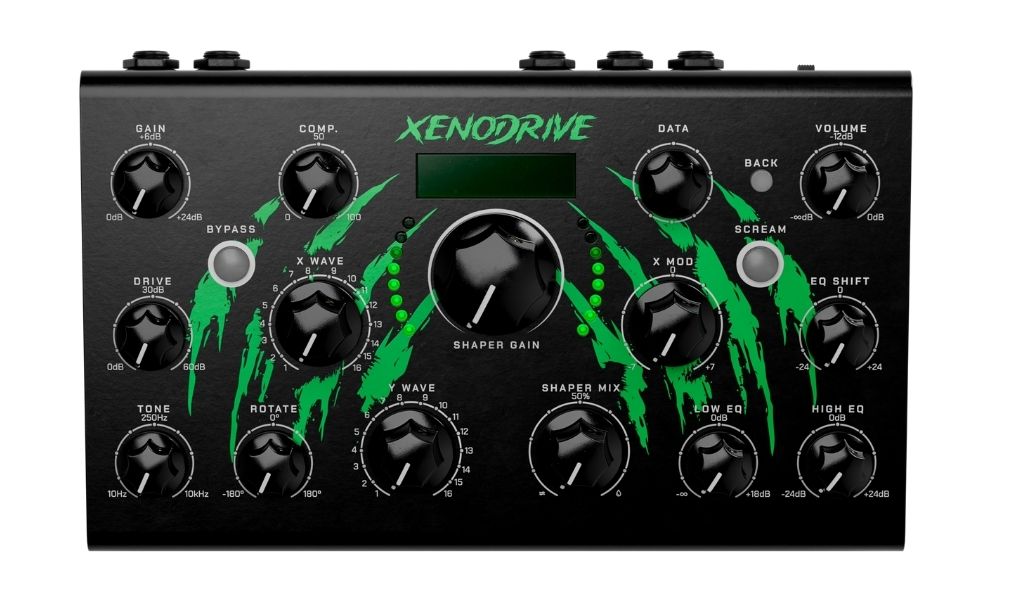 Die Oberseite des Erica Synths Xenodrive zeigt die konsequent live-orientierte Bedienoberfläche mit zwölf Reglern, zentralem Shaper-Gain und LED-Anzeige für das Waveshaping – ein klares Statement für hands-on Sounddesign.