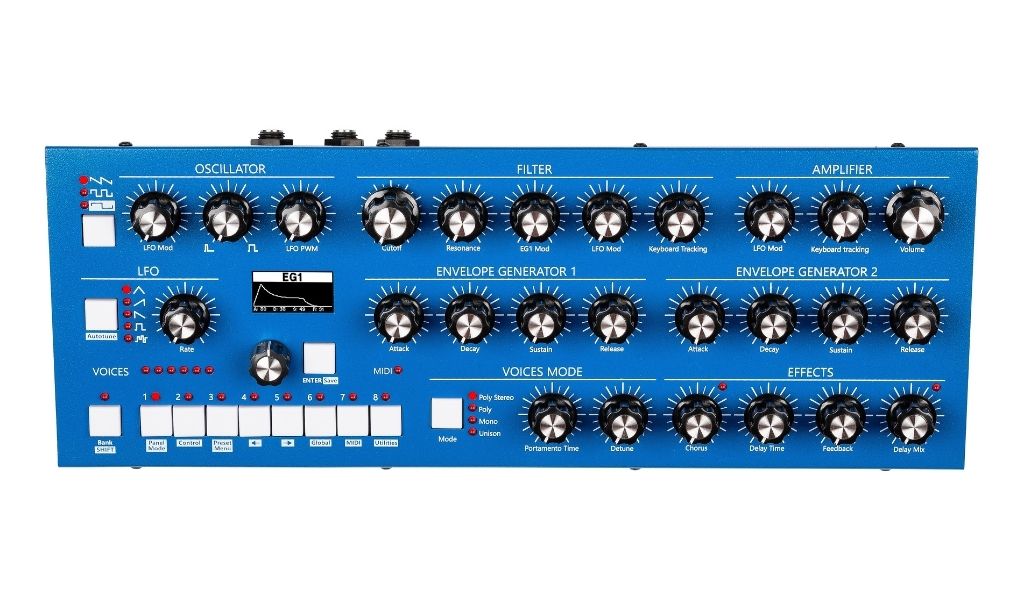 Die Draufsicht zeigt den vollständig analogen Signalweg mit logisch gruppierten Sektionen für Oszillator, Filter, Hüllkurven, Modulation und Effekte – übersichtlich, intuitiv und ohne versteckte Ebenen.