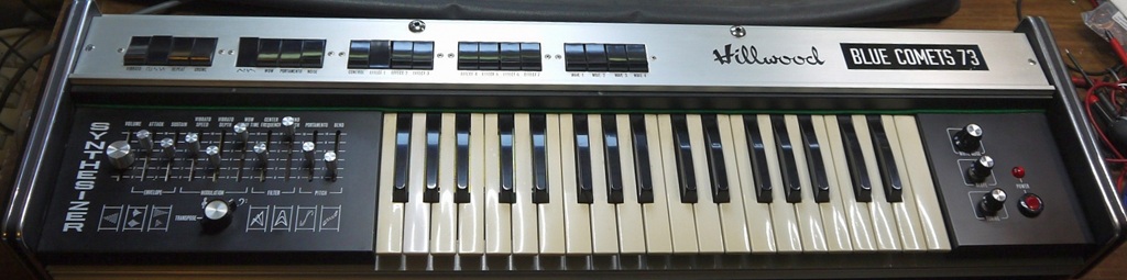 Monophoner Synthesizer Hillwood Blue Comets