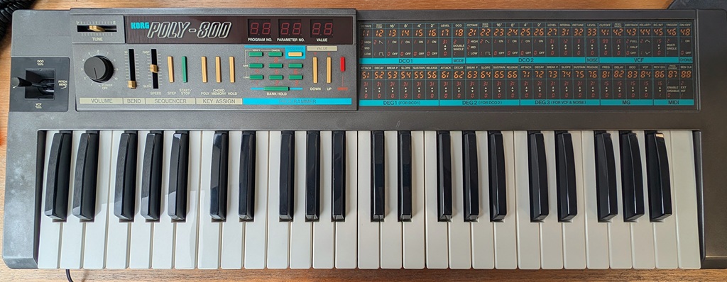 Analoger Synthesizer Korg Poly-800