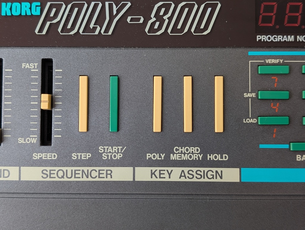 Korg Poly-800 analoger Synthesizer