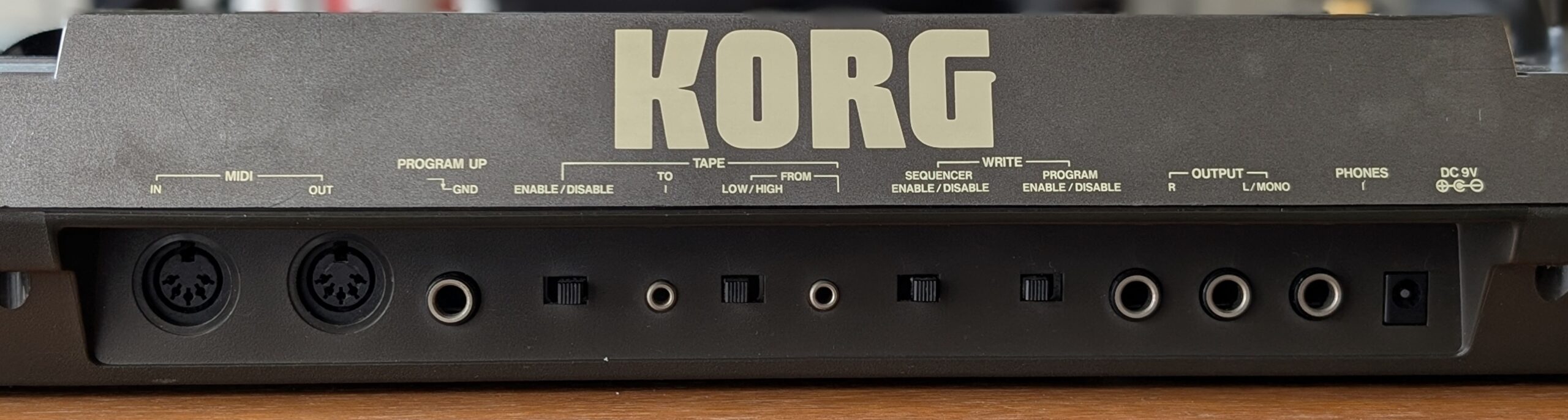 Korg Poly 800 Rückseite mit Audioanschlüsse