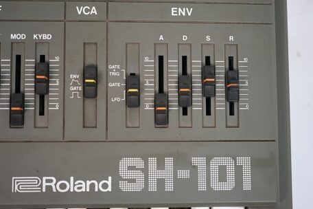 10 bekannte Songs mit dem Roland Roland SH-101