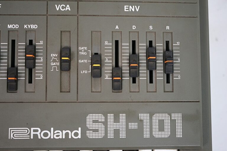 10 bekannte Songs mit dem Roland Roland SH-101