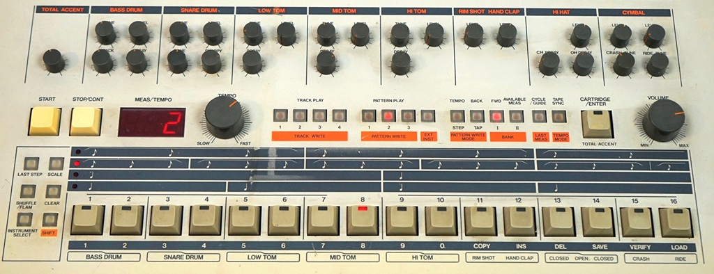 Roland TR-909 komplette Bedienoberfläche