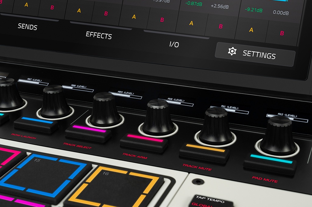 AKAI MPC XL Detailansicht Knobs und Controller