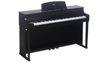 Das Fame UP-4000 BT in der Gesamtansicht: klassisches Digitalpiano im geschlossenen Klaviergehäuse mit integrierter Pedaleinheit und Notenhalter.