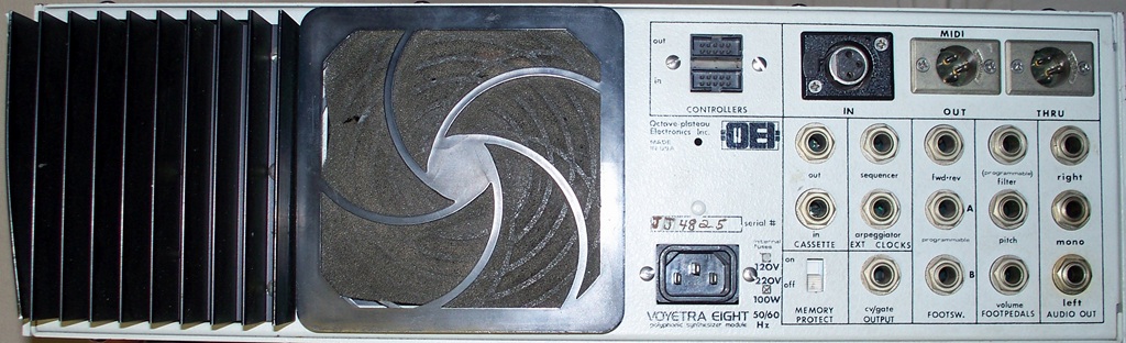 Octave Voyetra Eight Rückseite mit Anschlüsse Audio & Midi