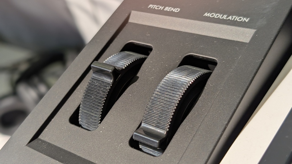 Pitchtbend Rad und Modulationsrad im Yamaha PSR-E583