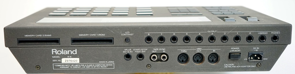 Roland R-8 Rückseite mit Audioanschlüsse