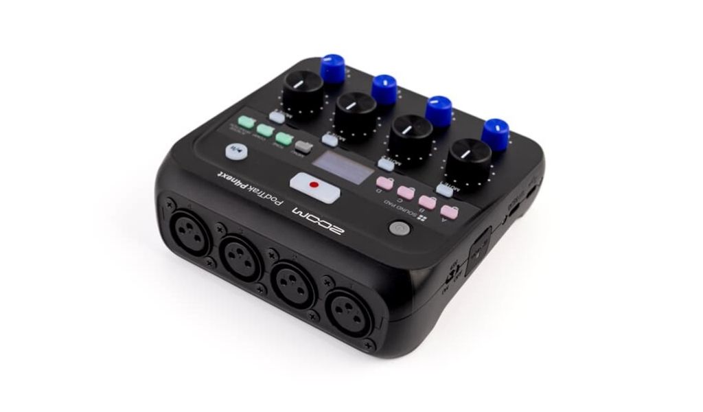 Vier vollwertige XLR-Mikrofoneingänge mit bis zu +70 dB Gain bilden die Basis des Zoom PodTrak P4next – ausgelegt für dynamische Broadcast-Mikrofone und Kondensatormodelle mit Phantompower.