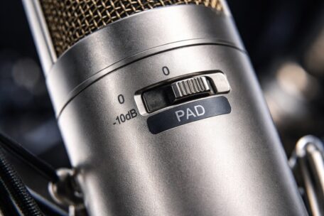 Pad-Schalter senkt die Empfindlichkeit des Mikrofon