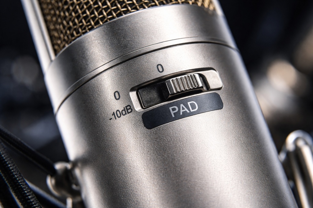 Pad-Schalter am Studiomikrofon: Was er macht und wann ich ihn nutze