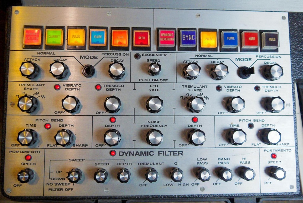 RMI Harmonic Synthesizer Bedienfeld, Foto: Bernhard Loesener