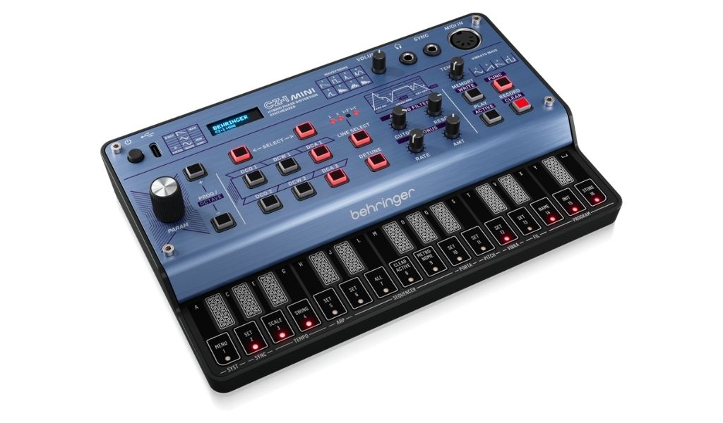 Der Behringer CZ-1 Mini kombiniert digitale Phase-Distortion-Synthese mit analogem Filter in einem extrem kompakten Desktop-Format.