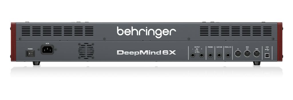 Die Rückseite des DeepMind 6X bietet symmetrische Stereo-Ausgänge, MIDI In/Out/Thru, USB-MIDI sowie Anschlüsse für Sustain- und Expression-Pedale – kompakt, übersichtlich und praxisnah für Studio- und Live-Setups ausgelegt.
