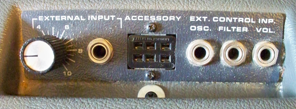 Anschlüsse für Musikequipment am Moog Sonic Six