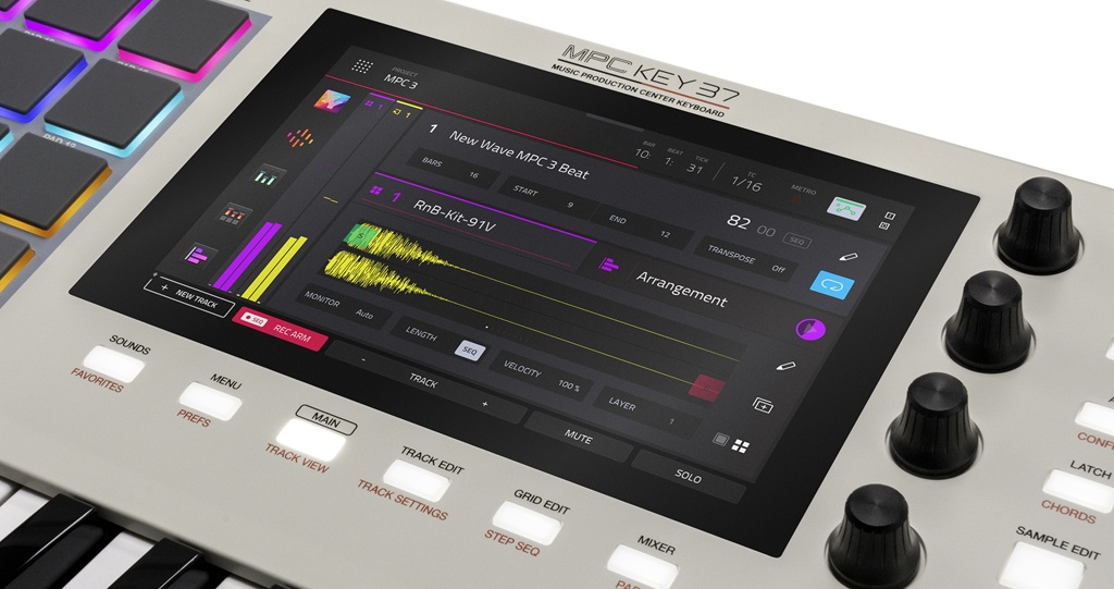 Nahaufnahme des Touchscreens der Akai MPC Key 37 G2 mit MPC3-Oberfläche, Arrangement-Ansicht, Wellenform, Pads und Drehreglern.