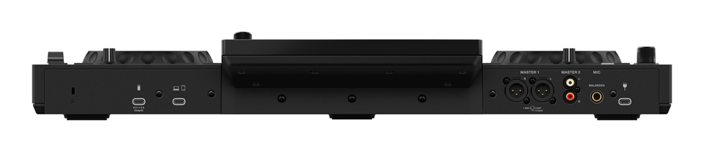 AlphaTheta XDJ-AN Rückseite mit XLR-Master-Ausgängen, Cinch-Anschlüssen, Mikrofoneingang und USB-C-Ports.