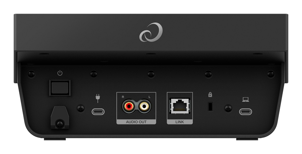 Rückseite des AlphaTheta CDJ-1500X DJ-Multiplayers mit Cinch-Ausgang, LINK-Port, USB-C-Anschlüssen, Kensington-Slot und Netzschalter.