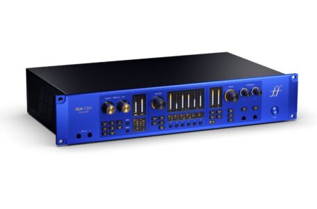 Der Focusrite ISA C8X kombiniert zwei ISA-Mikrofonvorverstärker mit Lundahl-Transformatoren, sechs weitere fernsteuerbare Preamps und eine komfortable Monitorsteuerung in einem übersichtlich gestalteten 2-HE-Rackgerät.